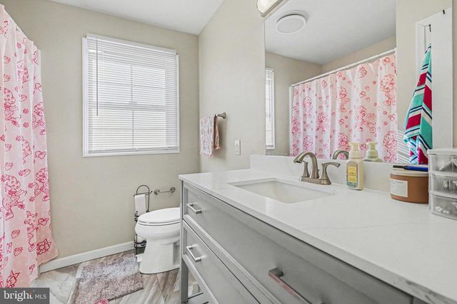 897 SUNNY HILL LN, Harrisburg, PA 17111