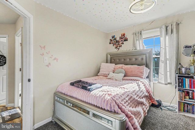 897 SUNNY HILL LN, Harrisburg, PA 17111