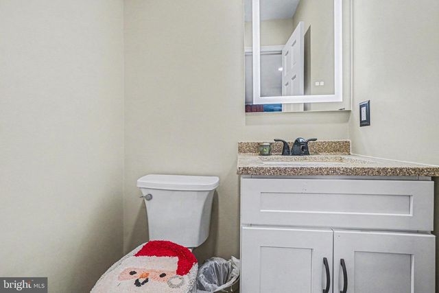 897 SUNNY HILL LN, Harrisburg, PA 17111