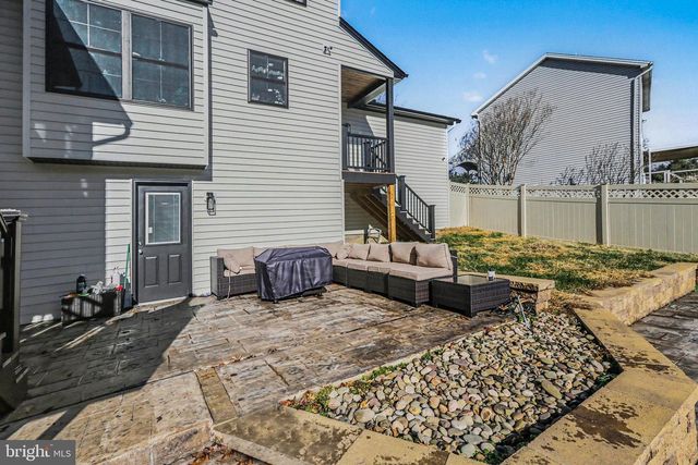 897 SUNNY HILL LN, Harrisburg, PA 17111