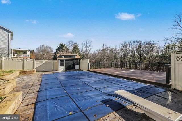 897 SUNNY HILL LN, Harrisburg, PA 17111