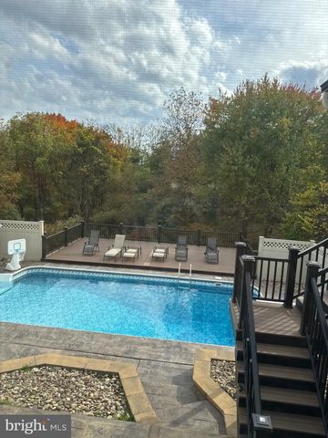 897 SUNNY HILL LN, Harrisburg, PA 17111