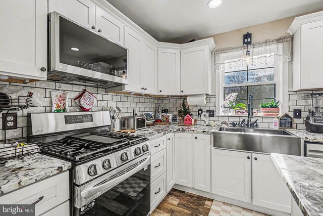 897 SUNNY HILL LN, Harrisburg, PA 17111