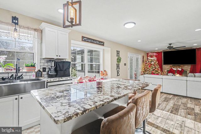 897 SUNNY HILL LN, Harrisburg, PA 17111