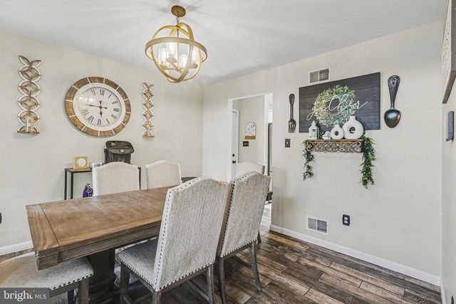 897 SUNNY HILL LN, Harrisburg, PA 17111