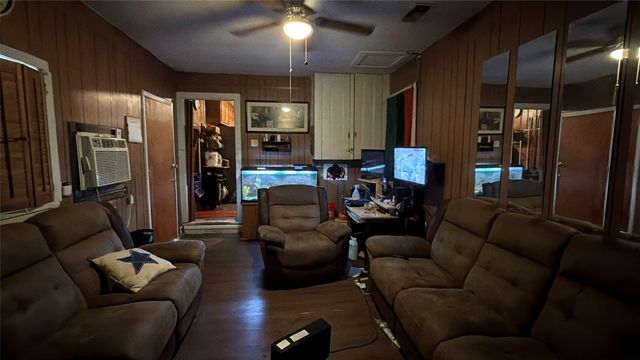 1245 Marion Avenue, Fort Worth, TX 76104