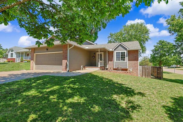1396 E Longhorn Ct, Derby, KS 67037