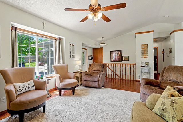 1396 E Longhorn Ct, Derby, KS 67037