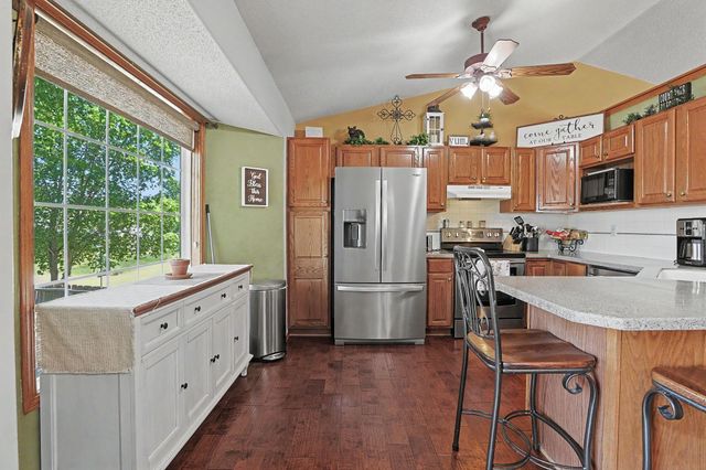 1396 E Longhorn Ct, Derby, KS 67037