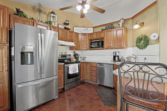 1396 E Longhorn Ct, Derby, KS 67037