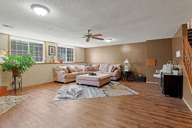 1396 E Longhorn Ct, Derby, KS 67037