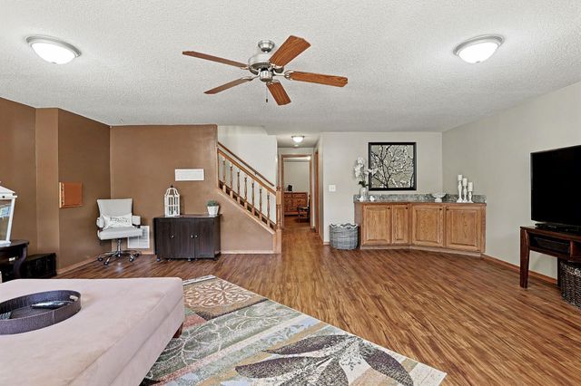 1396 E Longhorn Ct, Derby, KS 67037
