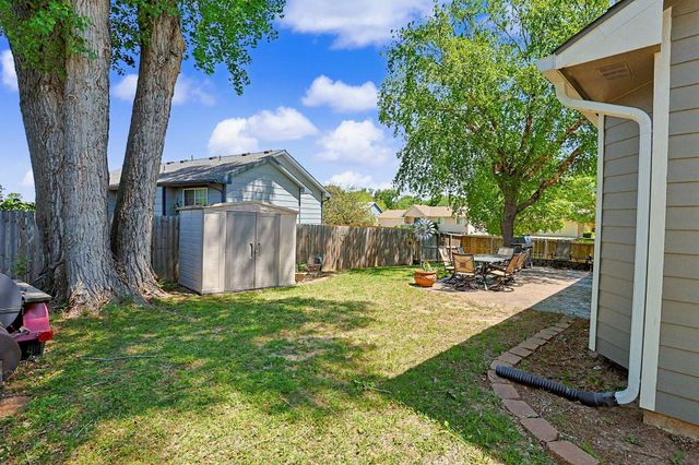 1396 E Longhorn Ct, Derby, KS 67037