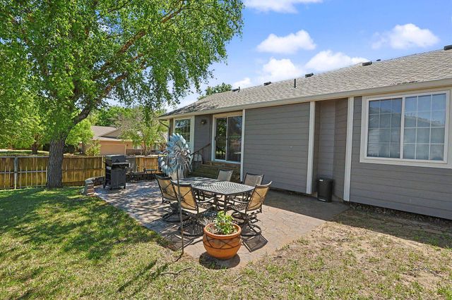 1396 E Longhorn Ct, Derby, KS 67037