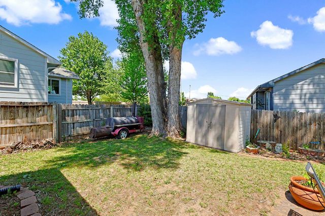 1396 E Longhorn Ct, Derby, KS 67037