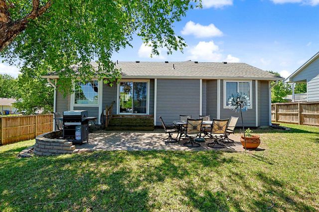 1396 E Longhorn Ct, Derby, KS 67037