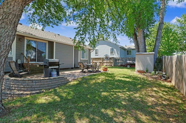 1396 E Longhorn Ct, Derby, KS 67037