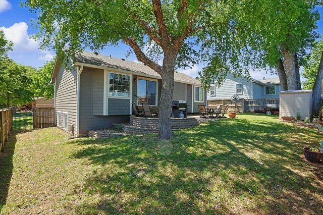 1396 E Longhorn Ct, Derby, KS 67037