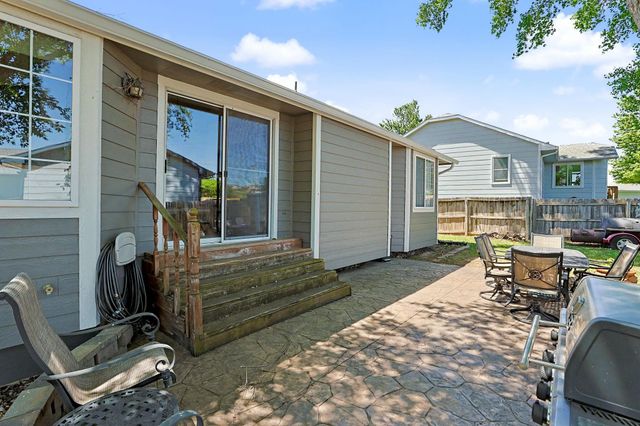 1396 E Longhorn Ct, Derby, KS 67037