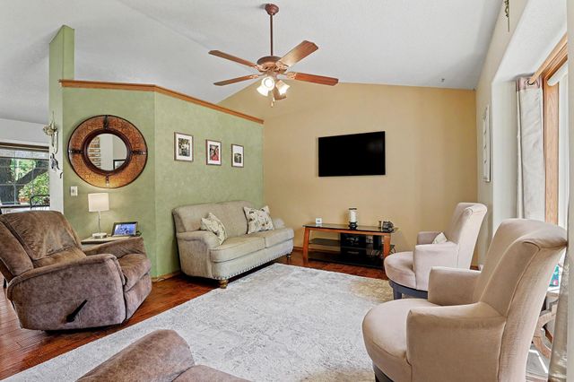 1396 E Longhorn Ct, Derby, KS 67037