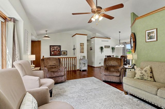 1396 E Longhorn Ct, Derby, KS 67037
