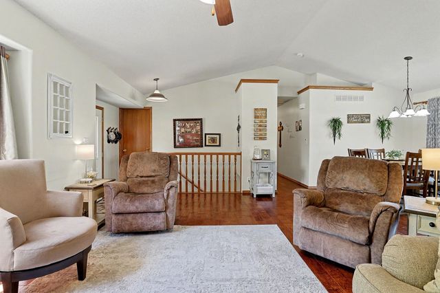 1396 E Longhorn Ct, Derby, KS 67037