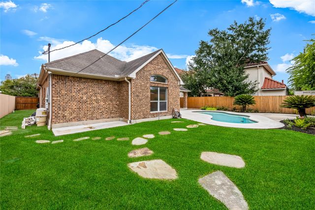 4629 Oakdale Street, Bellaire, TX 77401