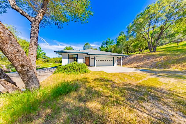 50359 Dovewood Lane, Oakhurst, CA 93644