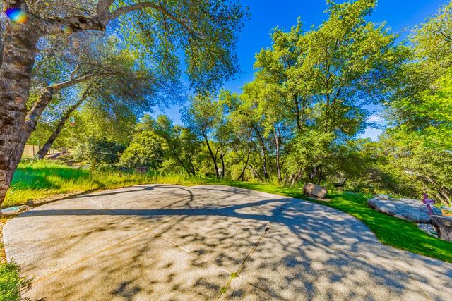 50359 Dovewood Lane, Oakhurst, CA 93644