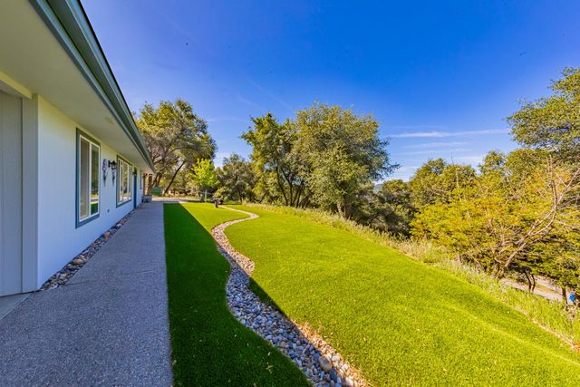 50359 Dovewood Lane, Oakhurst, CA 93644