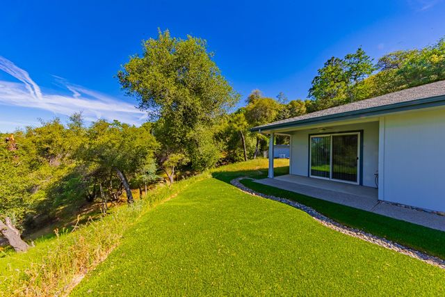 50359 Dovewood Lane, Oakhurst, CA 93644