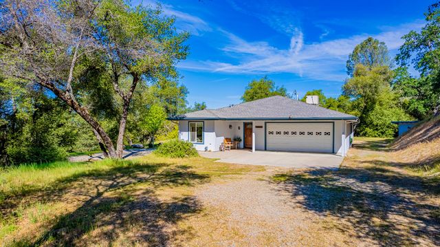 50359 Dovewood Lane, Oakhurst, CA 93644