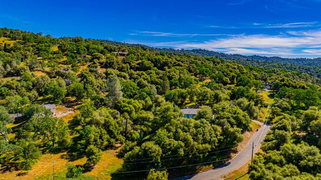 50359 Dovewood Lane, Oakhurst, CA 93644