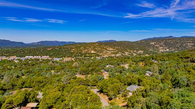 50359 Dovewood Lane, Oakhurst, CA 93644