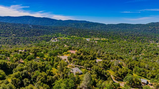 50359 Dovewood Lane, Oakhurst, CA 93644