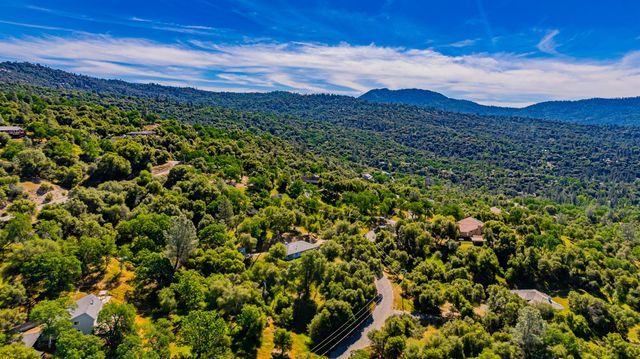 50359 Dovewood Lane, Oakhurst, CA 93644