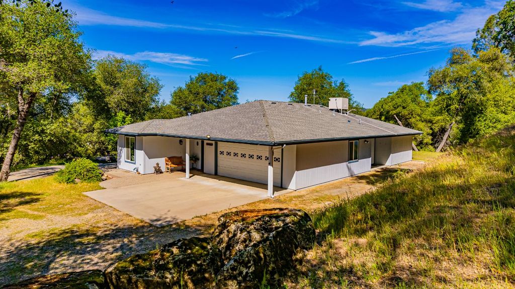 50359 Dovewood Lane, Oakhurst, CA 93644