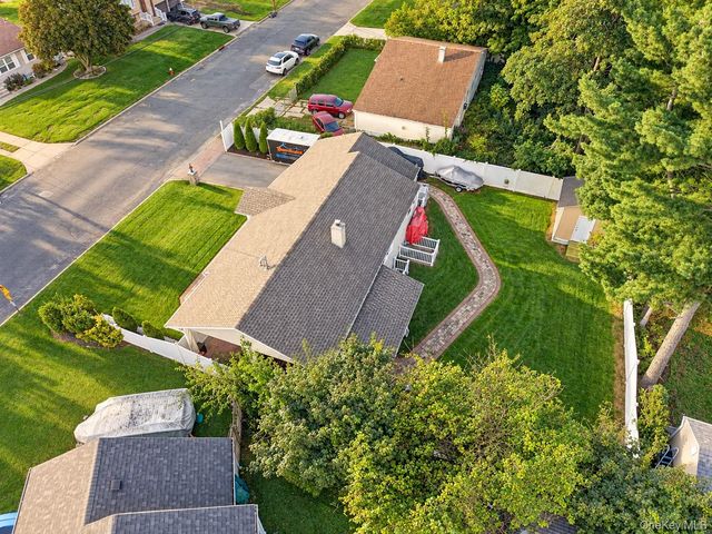 42 Blue Jay Drive, Brentwood, NY 11717