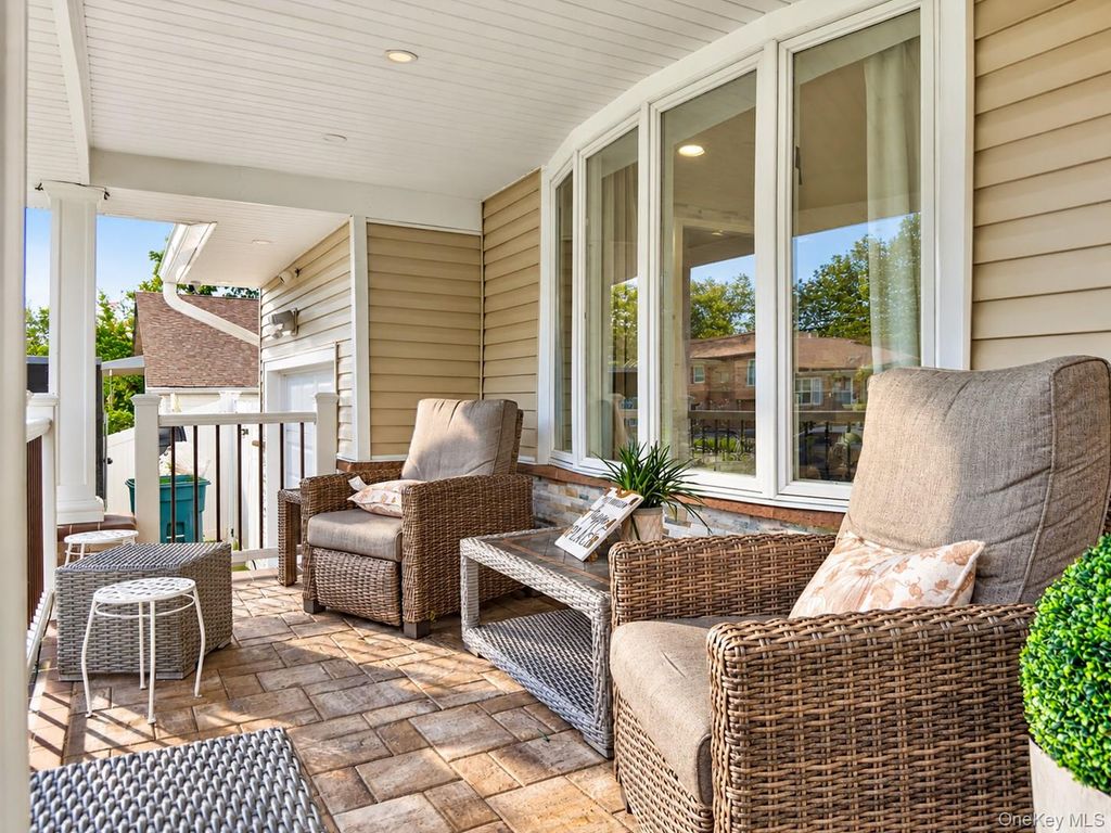 42 Blue Jay Drive, Brentwood, NY 11717 — photo 3