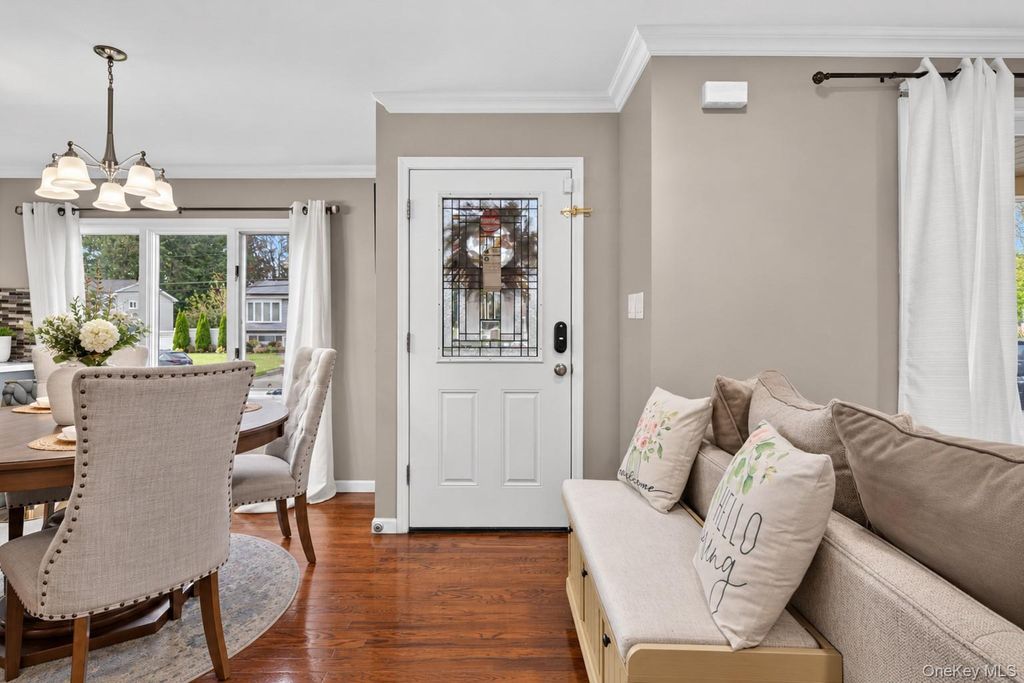 42 Blue Jay Drive, Brentwood, NY 11717 — photo 4