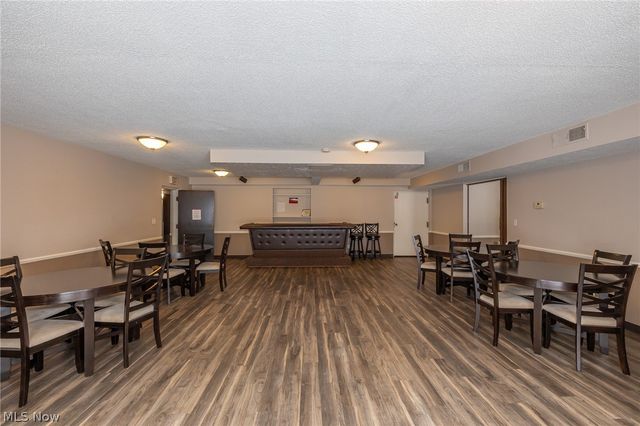 4187 Columbia Road 325, North Olmsted, OH 44070