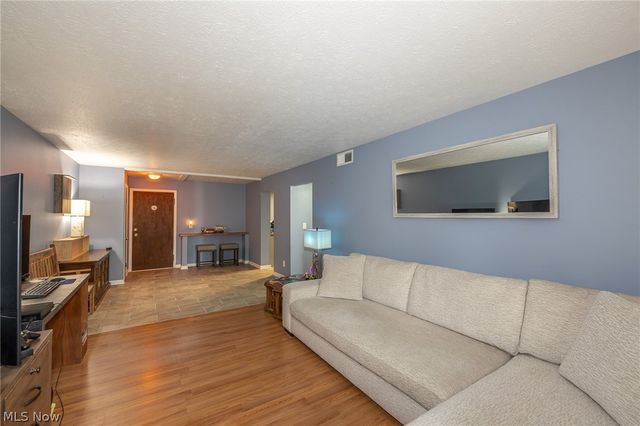 4187 Columbia Road 325, North Olmsted, OH 44070