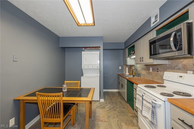 4187 Columbia Road 325, North Olmsted, OH 44070