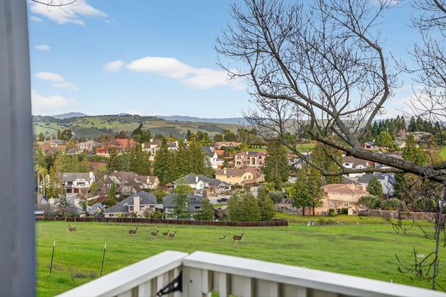 1240 1240 Copper Peak Ln, San Jose, CA 95120