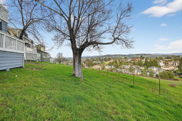 1240 1240 Copper Peak Ln, San Jose, CA 95120