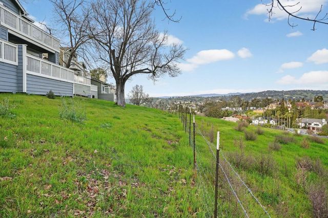 1240 1240 Copper Peak Ln, San Jose, CA 95120