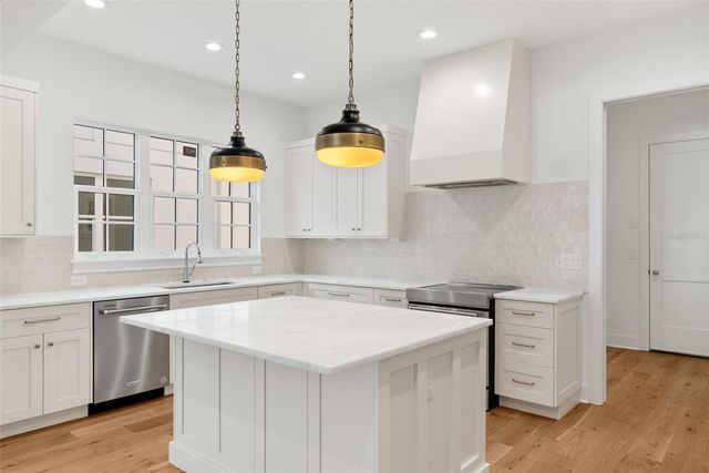 3303 IOWA, Tampa, FL 33611