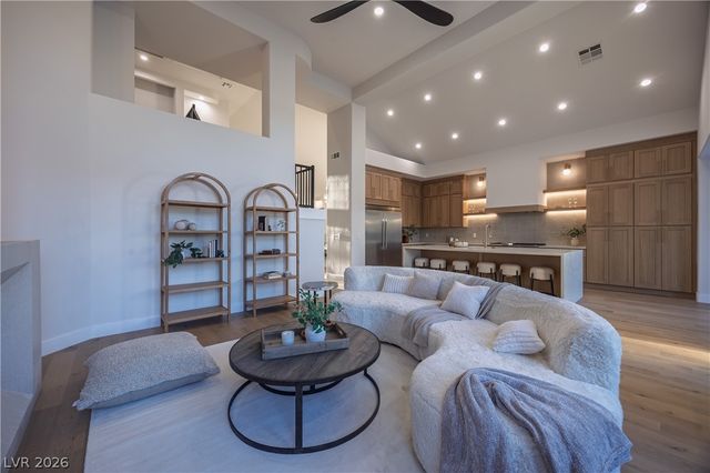 8800 Lusso Court, Las Vegas, NV 89134