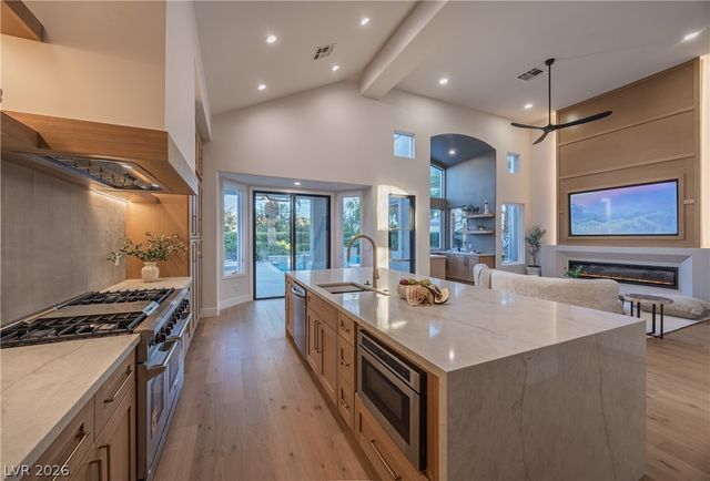 8800 Lusso Court, Las Vegas, NV 89134