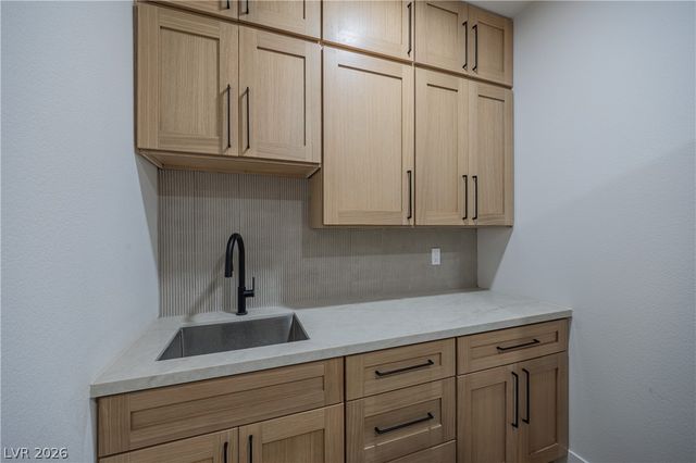 8800 Lusso Court, Las Vegas, NV 89134